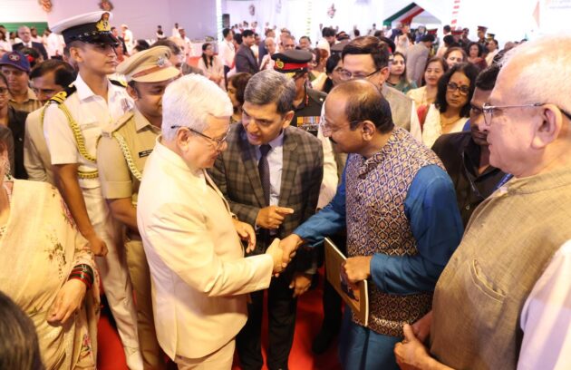 A meaningful moment as Dr. Yogesh Bendale has an insightful conversation with the Hon’ble Governor of Maharashtra, Shri Jishnudev Varma Ji, and presents Rasayu’s book, “Hope, Care & Healing.”