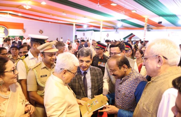 A meaningful moment as Dr. Yogesh Bendale presents our Rasayu book, “Hope, Care & Healing,” to the Hon’ble Governor of Maharashtra, Shri Jishnudev Varma Ji.